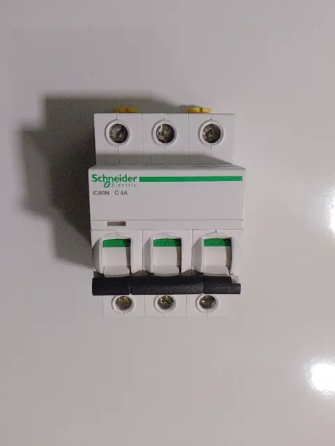 SCHNEIDER ELECTRIC Interruttore magnetotermico iC60N 3P C 4A 6000A - A9F74304