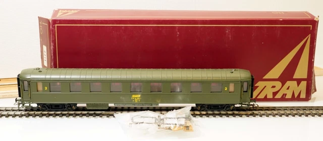 Voiture SNCF HO France Trains - OCEM B10 à Flancs Lisses 2ème Classe - Occasion