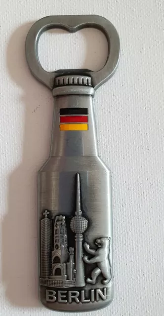 Flaschenöffner mit Magnet für Kronkorken im Bierflaschen Design Restposten