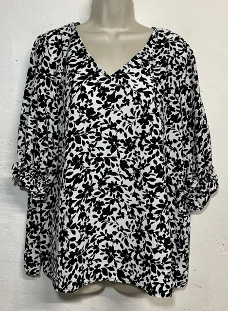 NWT Well Worn XL Blouse White Black Floral Half Sleeve V-Neck Top