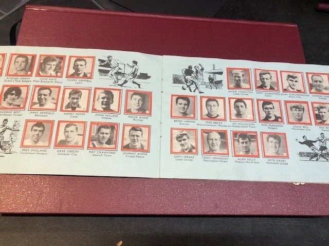 Fleetway - Löwe & Champion Fussballstars + Thomson Abenteuer Fussball Briefmarkenalbum 3