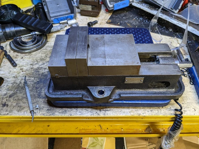 Kurt D40 Precision 4" Machine Vise w/ Handle and Machinable Jaws