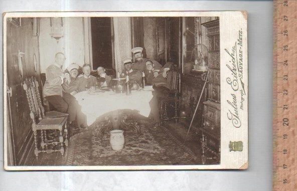 23609210	Foto Offiziere beim Champagner, Atelier Metz