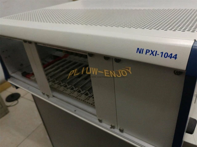 ONE USED National Instruments NI PXI-1044 PXI chassis