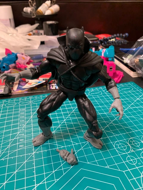 Lot Hot Wheels Marvel - Panthère Noire Avec Touche à Doigts Et Chaussures Captain Marvel