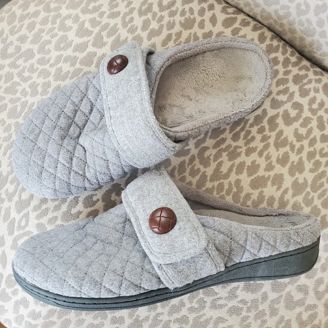 Vionic quilted gray fleece lined house shoes slippers slip on hard sole clog 10