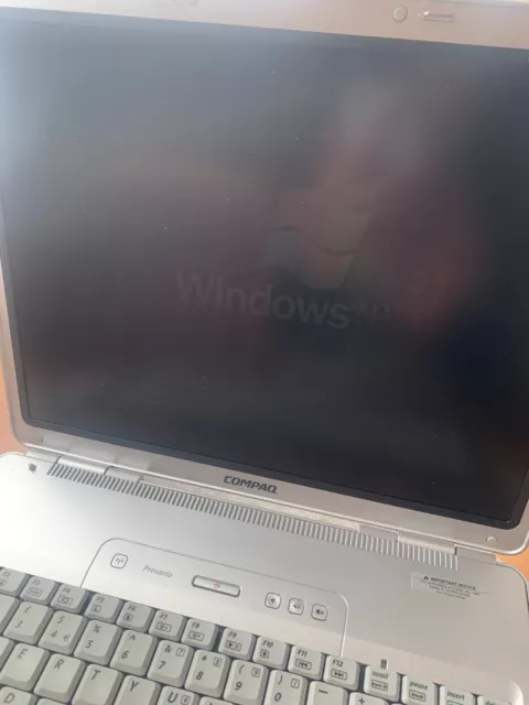 Vintage Retro Compaq Presario M2000 Centrino 1.5Ghz 80 GB Windows XP Laptop