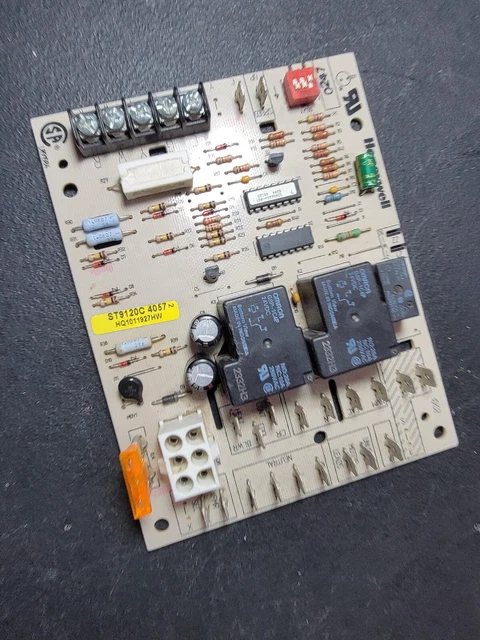 Honeywell HQ1011927HW Furnace Control Circuit Board (ST9120C4057)