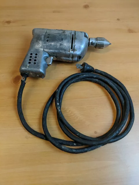 Vintage Black & Decker U-113 1/4 Electric Drill Kit with case. (TRKNG 16)