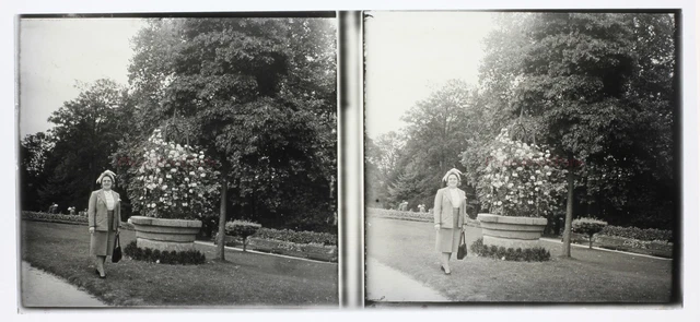 Femme au Jardin Photo Stereo Amateur France PL58L14n18 Glass Plate c1950