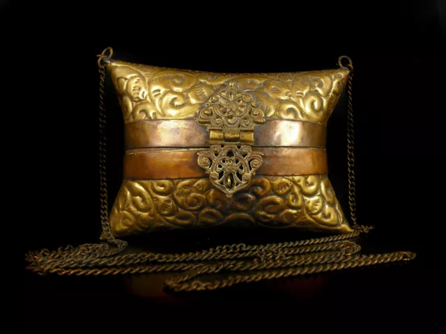 Sac à main oreiller art nouveau c 1900 curiosité de mode Pillow handbag 12 cm