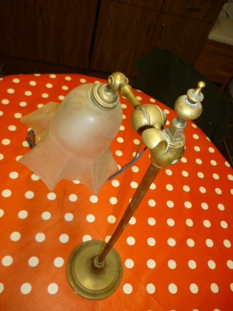 Ancienne lampe d'atelier  avec étau et 2 bras articulés téléscopiques