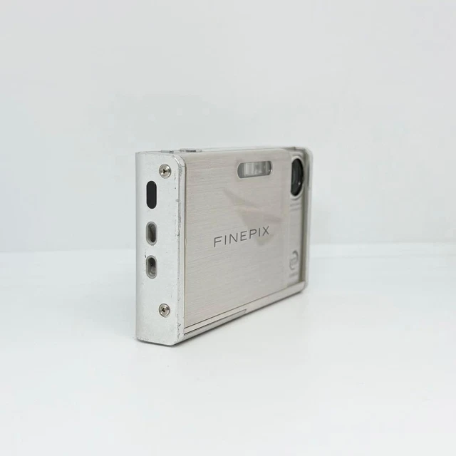 FUJIFILM FINEPIX Z2 White Compact Digital Camera Tested with
