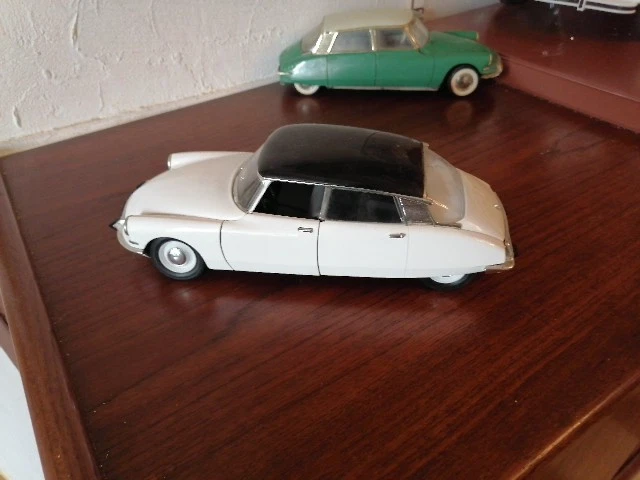 Citroën DS 19 Berline 8033 - Solido
