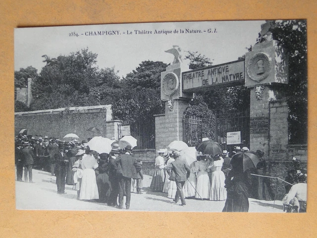 CHAMPIGNY sur MARNE -- Le Théâtre Antique de la Nature - Foule à l'entrée