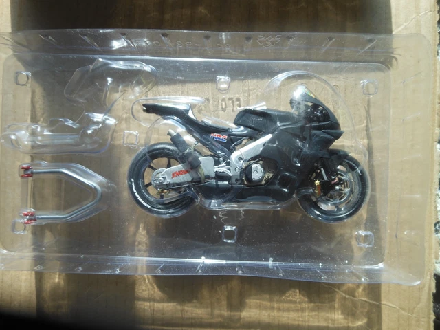MINICHAMPS 1/12 HONDA RC211V 2002 Valentino Rossi Repsol