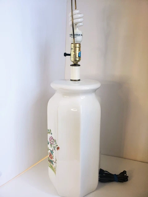 Vintage Oriental Peacock Design Porcelain Table Lamp 10