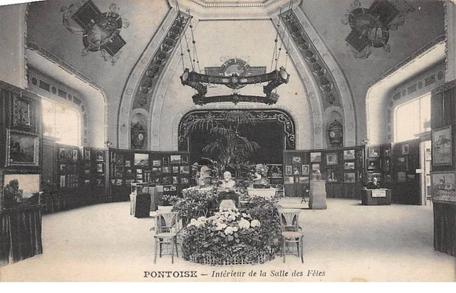 95 .n° 110611 . pontoise . interieur de la salle des fetes .