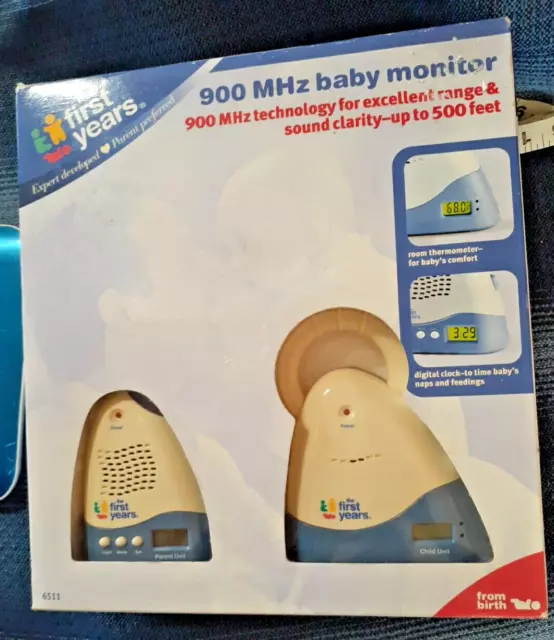 the first years 900mhz Baby Monitor 500 feet Range  Room Thermometer And Clock