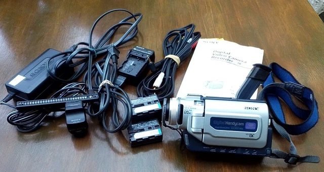 Sony DCR-TRV17 Handycam Mini DV Tape Camcorder NIGHT SHOT w/Charger 2 Batteries.