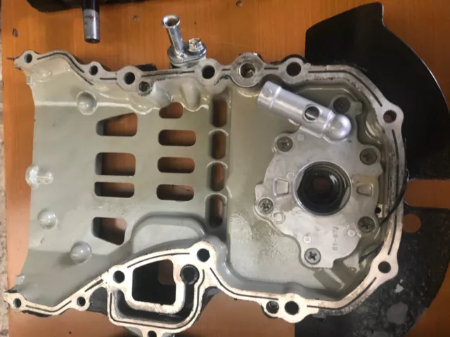 pompe a huile   pour df 50 et df40 cv suzuki 4 tps