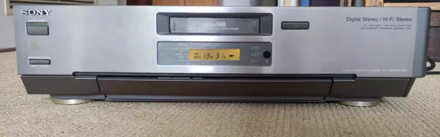 Sony Hi8 Videorecorder EV-S9000E NP/VC mit FB+bedienungsanltg.