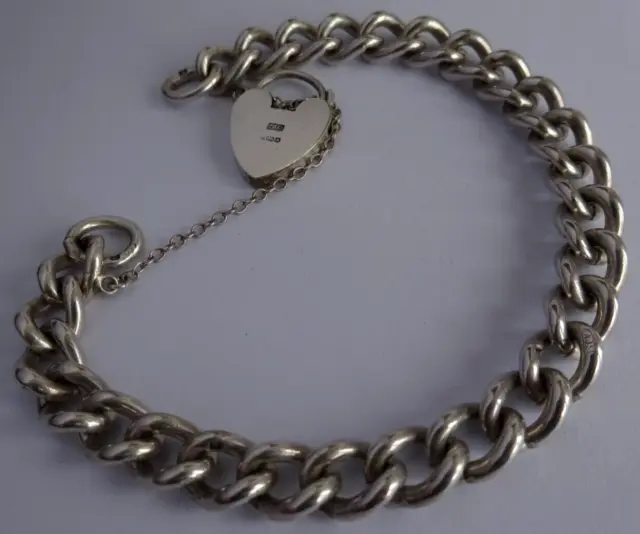 Fantastic vintage solid sterling silver chain bracelet.Perfect for charms, 30.1g