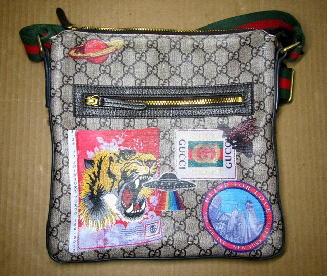GUCCI LIMITED EDITION Courrier Soft Gg Supreme Patch Messenger Bag