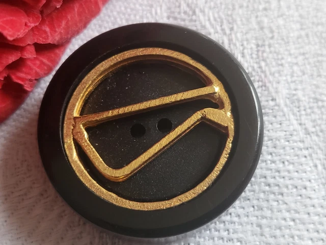 Bouton ancien noir et métal doré  motif collection 2,6 cm D11D