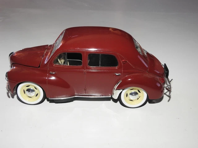Renault 4 CV 1/17 ( SOLIDO ) - Collection