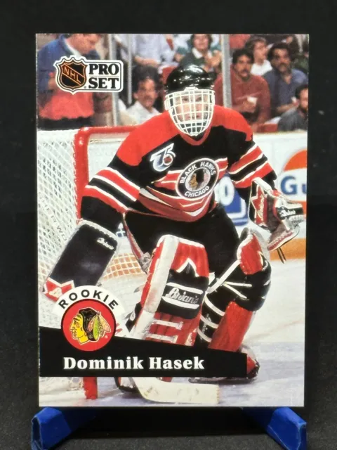 Dominik Hasek hockey card 1992 Topps #136 Gold (Chicago Black Hawks) rookie  card