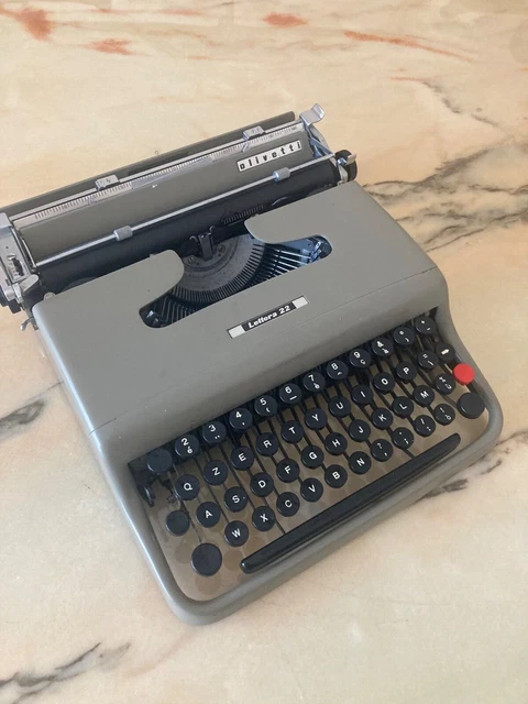 Macchina da Scrivere Olivetti Lettera 22