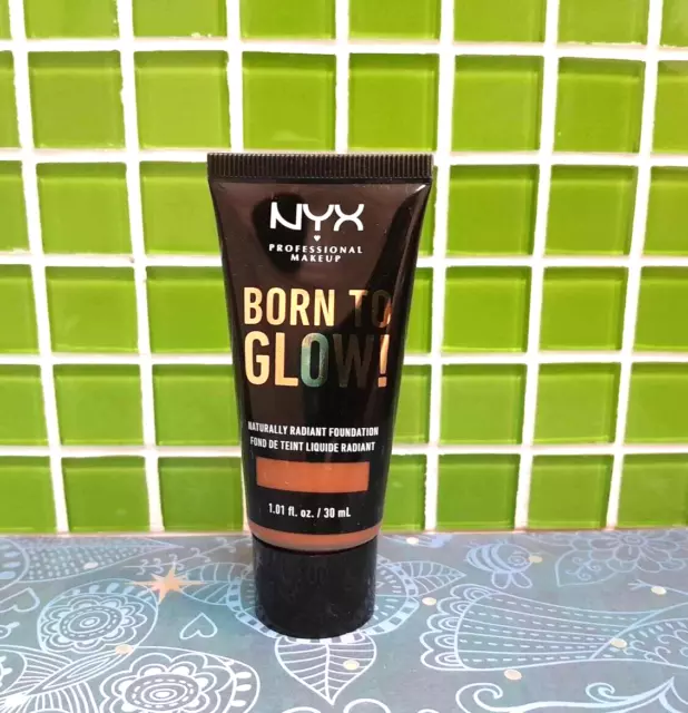 Nyx Born To Glow! Natürlich Strahlende Foundation 30 Ml Btgrf 16,7 Warmes Mahagoni