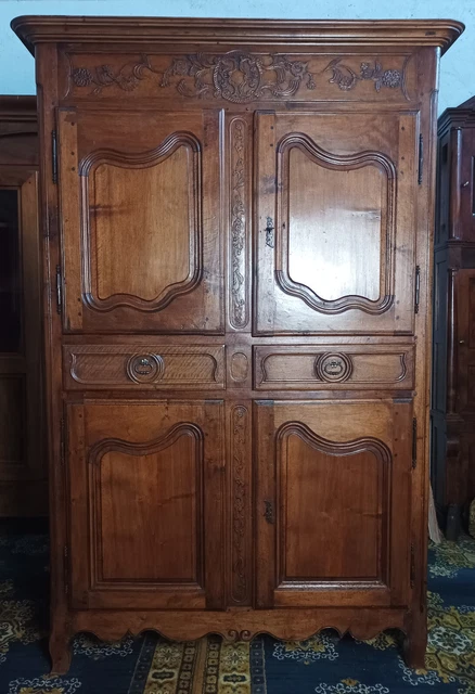 Aparador Armario 4 Puertas Luis XV de Nogal Tallado