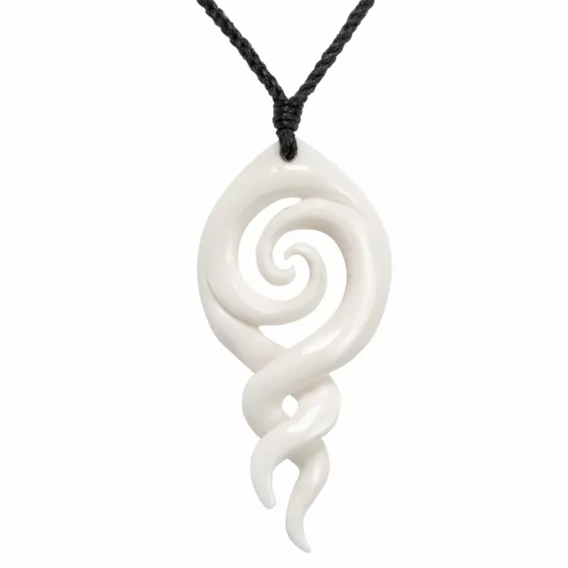 81stgeneration Collier Pendentif en Os Sculpté Symbole Maori Double Koru Pikorua