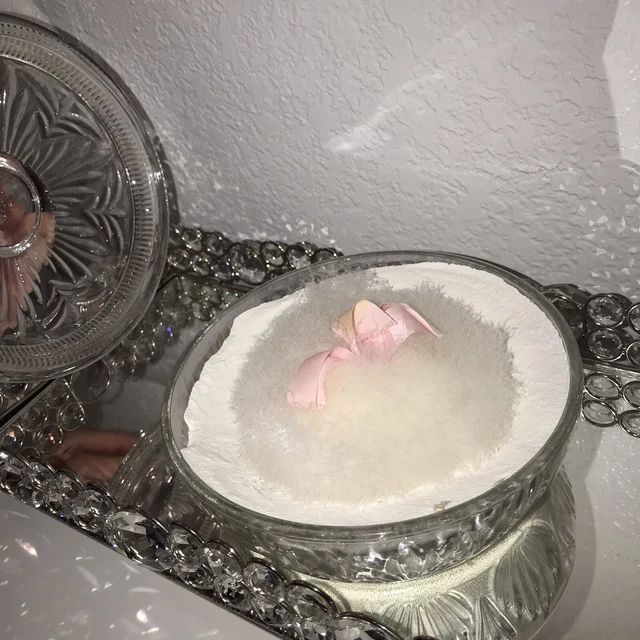 VINTAGE GLASS AVON "Beauty Dust Crystalique Container" Powder Vanity