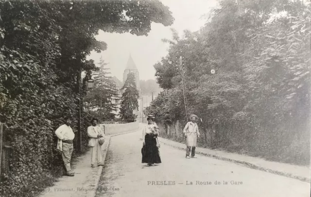 Rare CPA Presles Val-d'Oise 95, route de la gare, carte postale animée.