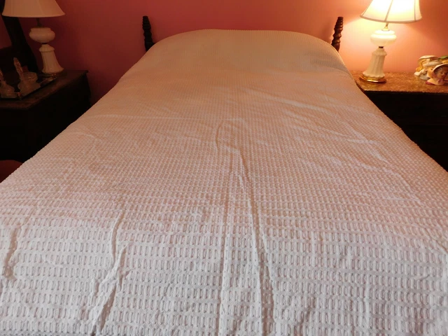 Vintage Morgan Jones White Chenille Bedspread Twin 106" x 70"