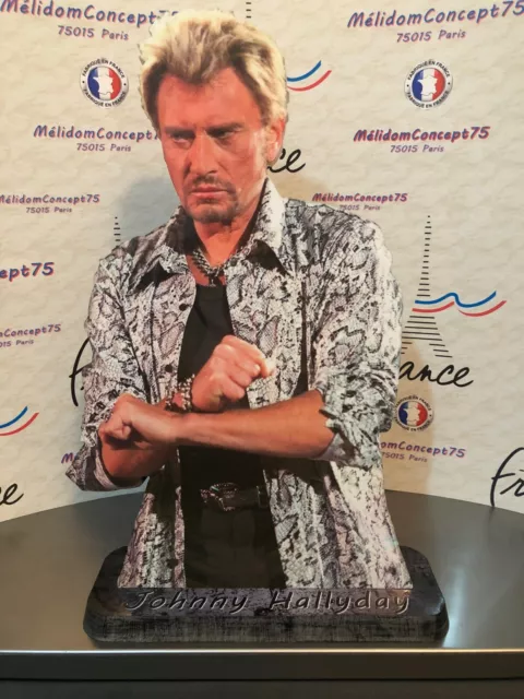 JOHNNY HALLYDAY en figurine de 30cm de hauteur.