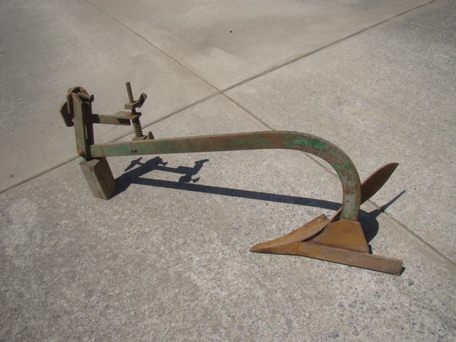 Vintage Bolens Moldboard PLOW Type No. R20901 for Garden Tractor USA MADE.
