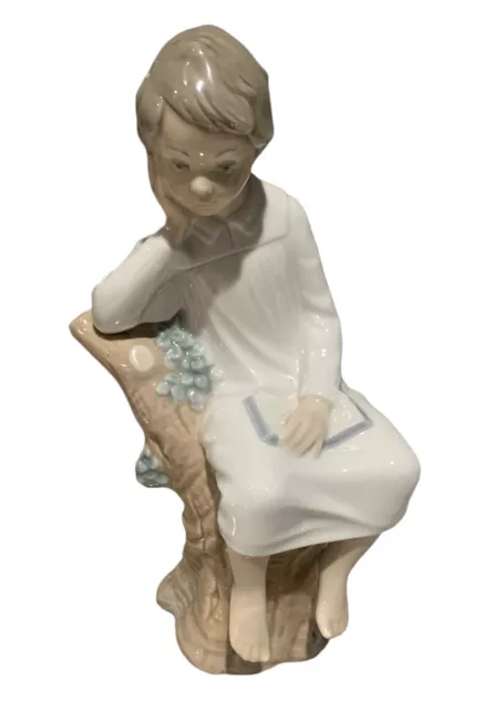 Vintage LLADRO BOY SITTING ON TREE TRUNK READING BOOK 1971-1974 Spain Figurine