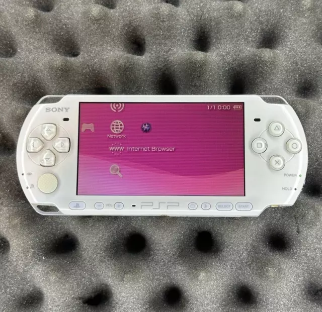 Sony PSP 3000 (Keramik weiß) + neuer Akku + neues Ladegerät *PERFEKT* M0171