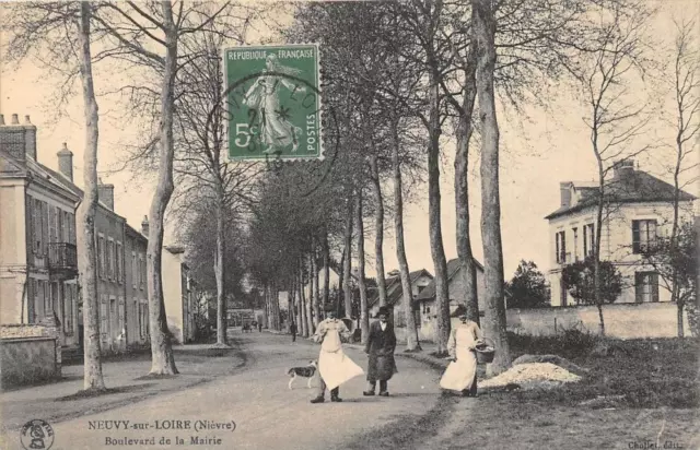 CPA 58 NEUVY SUR LOIRE BOULEVARD DE LA MAIRIE (animated