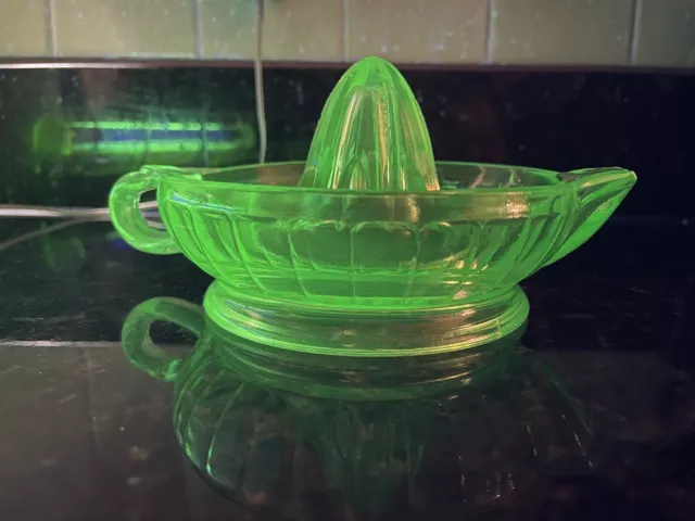 Vintage Large Green Uranium Glass Citrus Juicer Reamer Vaseline Depression Glass