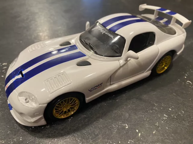 Dodge Viper GT2-R 1:24 Scale Diecast Car By Maisto