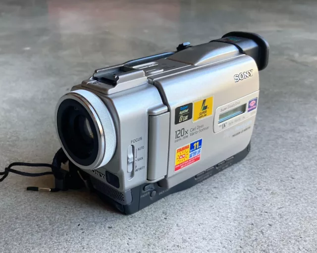 Sony Handycam DCR-TRV11E Mini-DV Video Camera 2000 - WORKING