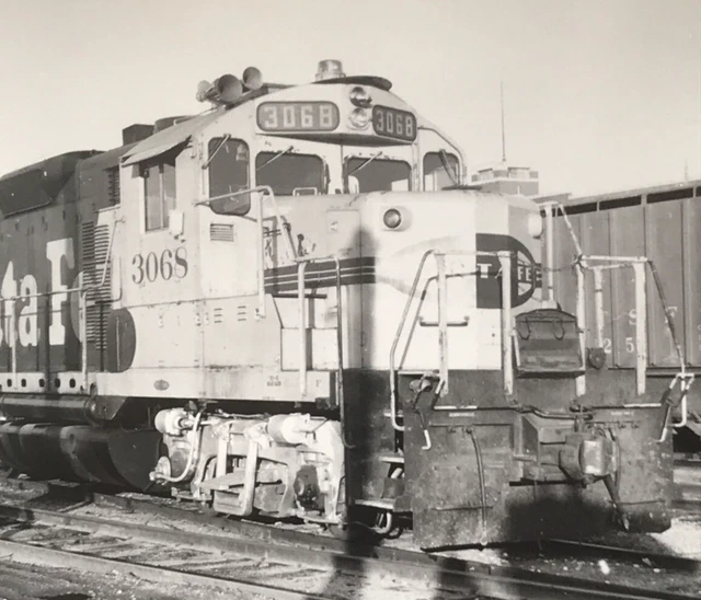 Atchison Topeka & Santa Fe Railway Railroad ATSF #3068 GP20R Electromotive Photo