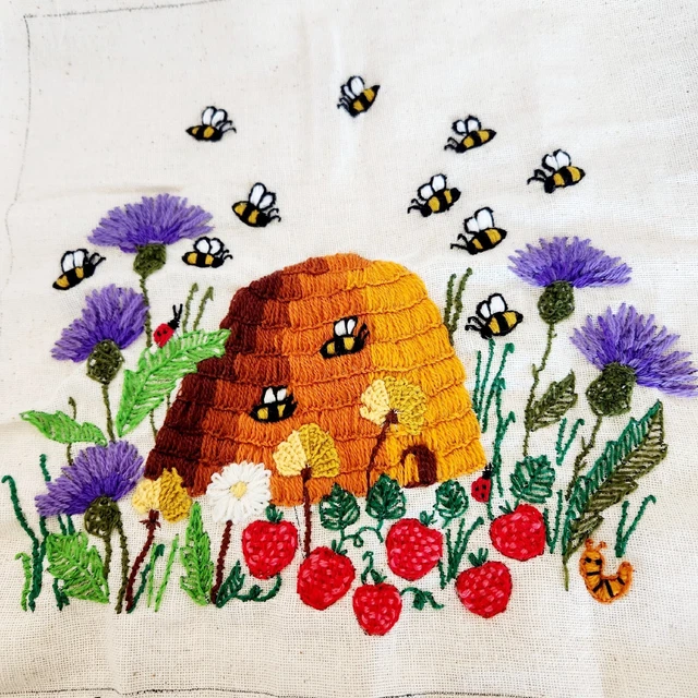 AVON NEEDLEPOINT THE BEE GARDEN completed Pillow Crewel Embroidery Kit