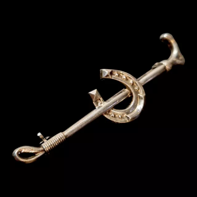 Belle broche équestre ancienne, argent massif, fer à cheval & cravache, bijoux