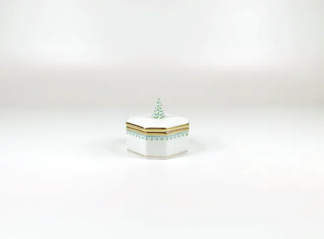 Herend, Trinket Box With Fishnet Christmas Tree, Handpainted Porcelain ! (Bt006)